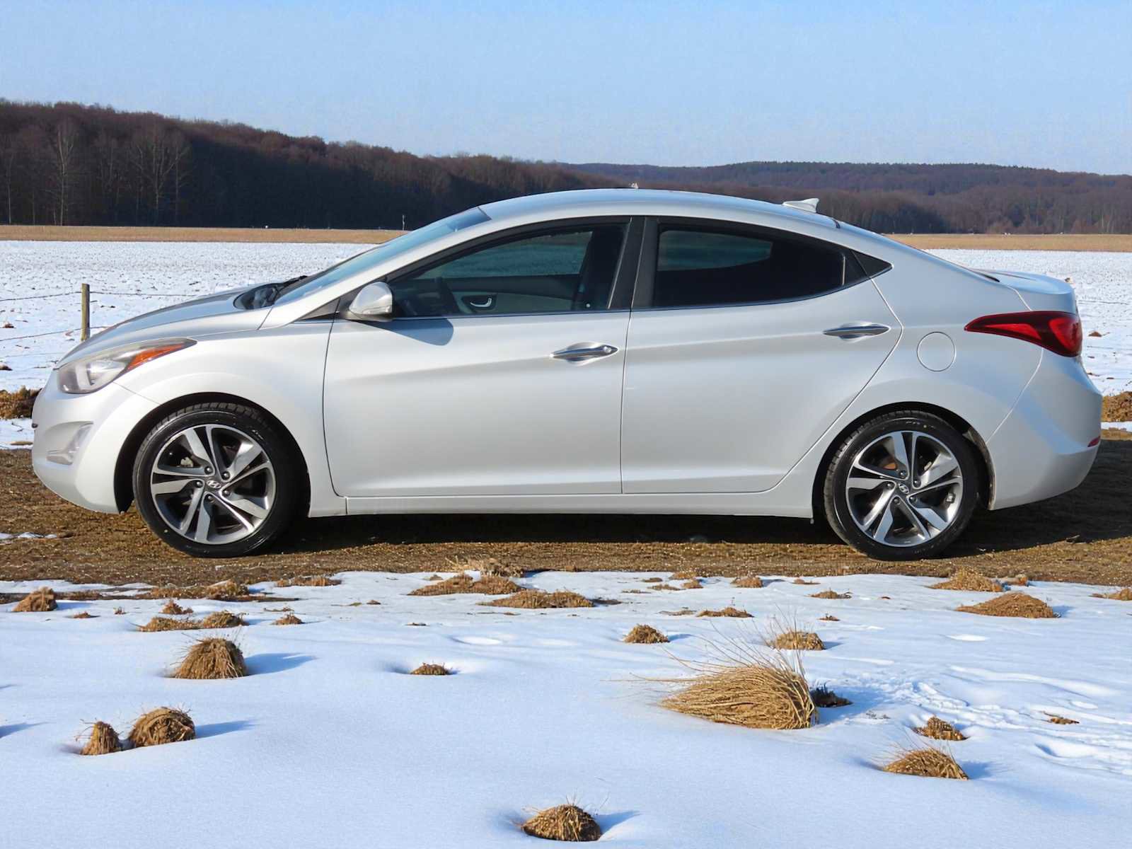 Used 2015 Hyundai Elantra Limited image 3