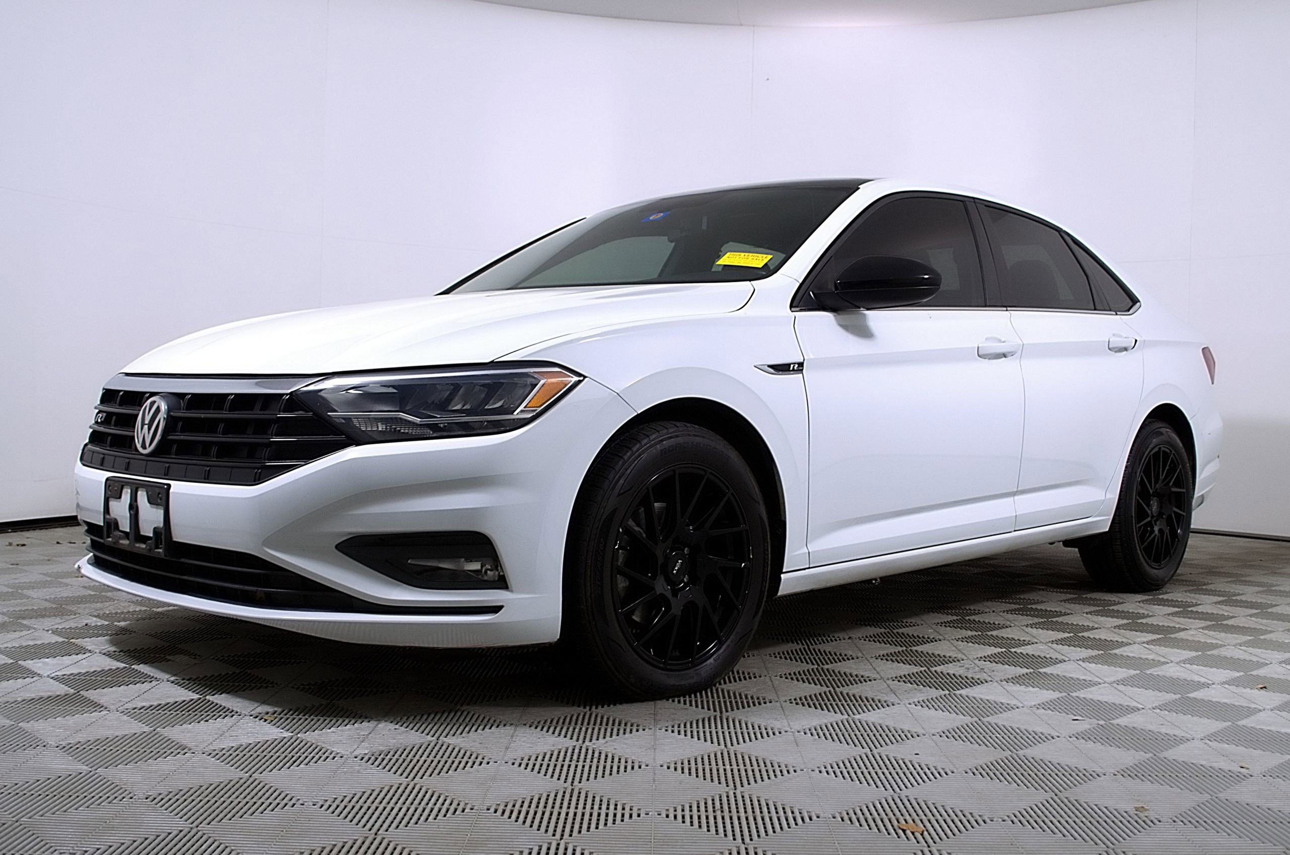 Used 2019 Volkswagen Jetta R-Line image 2