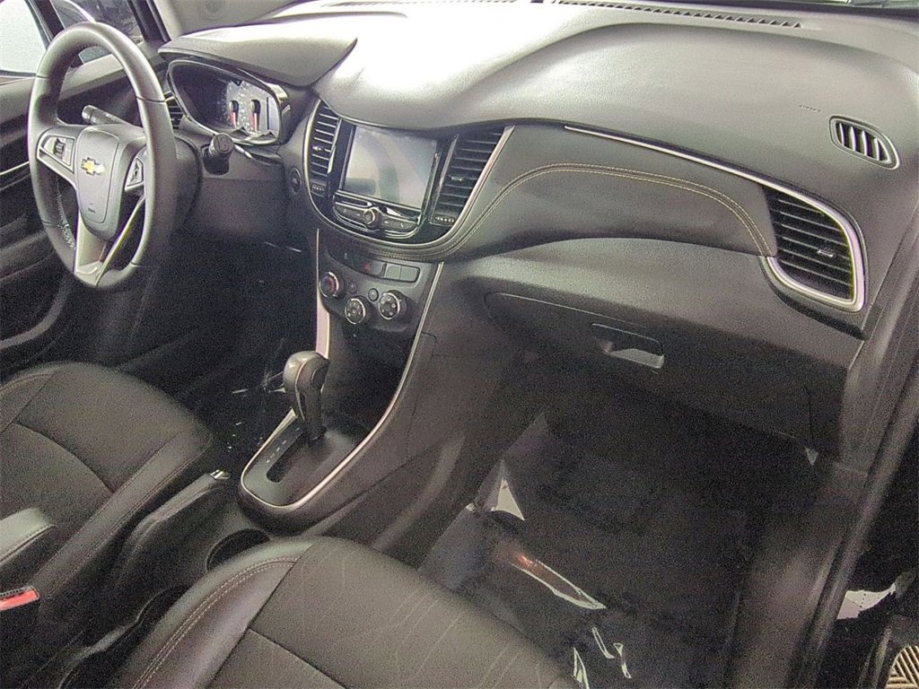 Certified 2022 Chevrolet Trax LT w/ LT Convenience Package image 26