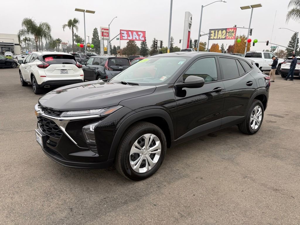 Used 2024 Chevrolet Trax LS image 3