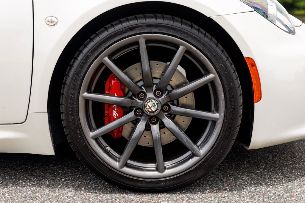 Used 2016 Alfa Romeo 4C Spider w/ Convenience Group - Spider RWD image 32