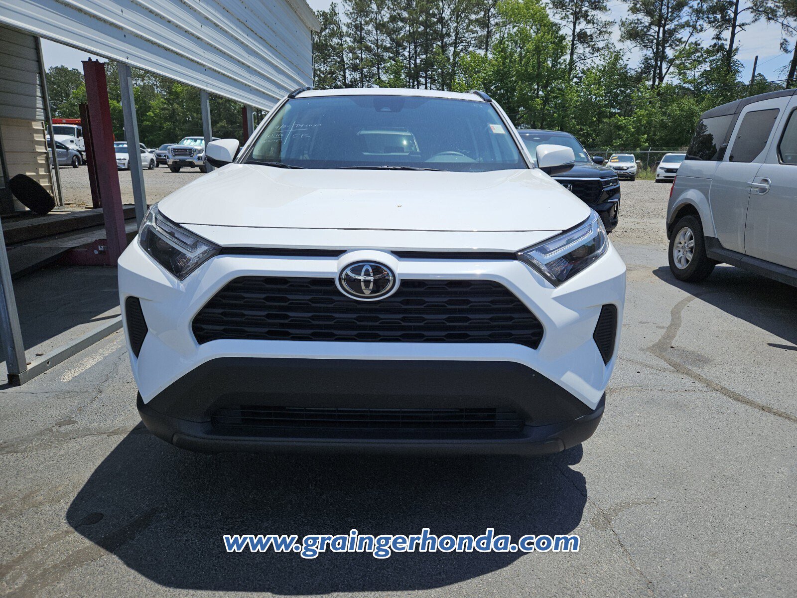 Used 2025 Toyota RAV4 XLE w/ Convenience Package FWD image 3
