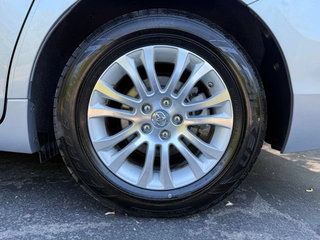 Used 2015 Toyota Sienna XLE w/ XLE Navigation Package FWD image 25