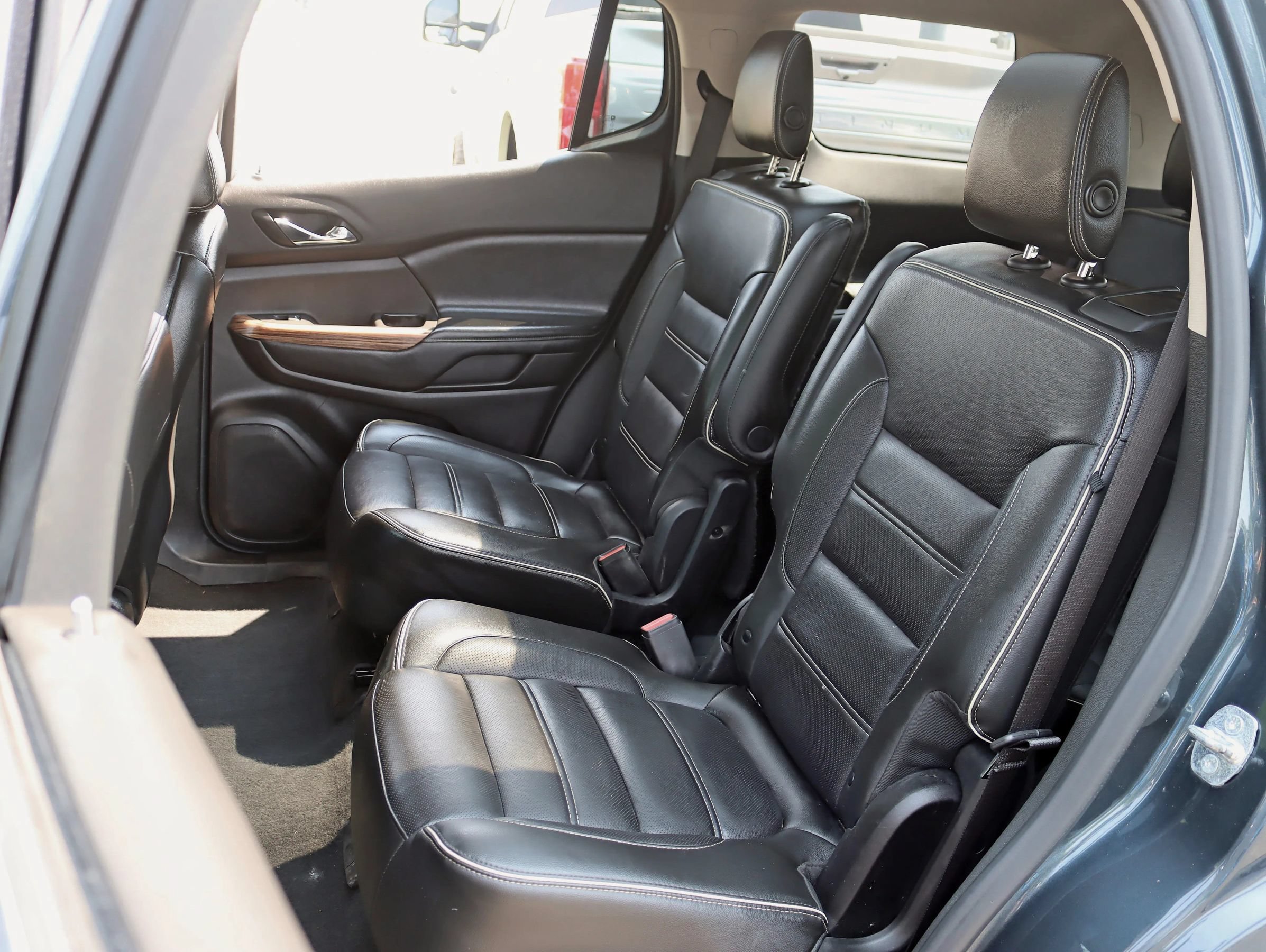 Used 2019 GMC Acadia Denali w/ Technology Package AWD/4WD image 31