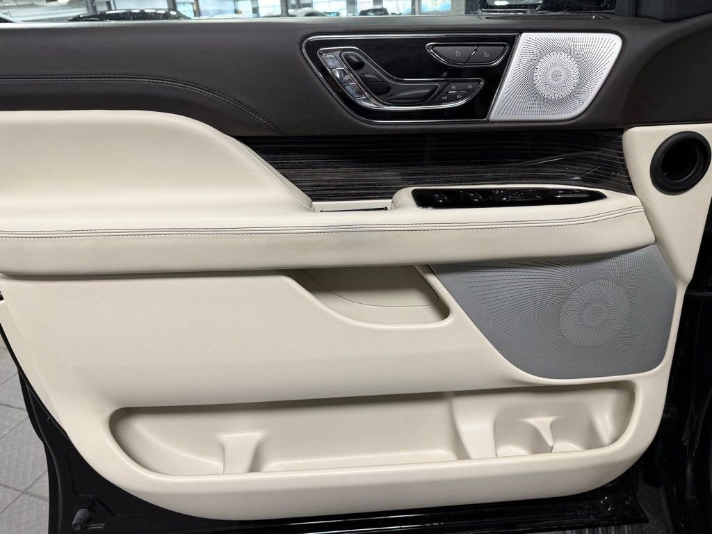 Used 2023 Lincoln Navigator Black Label AWD/4WD image 8