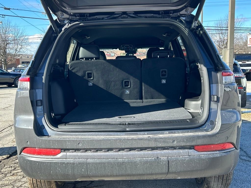 New 2026 Jeep Grand Cherokee Altitude image 8