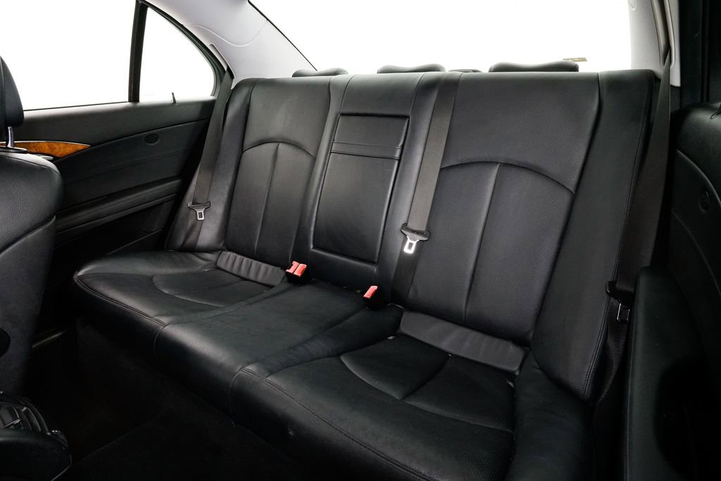 Used 2008 Mercedes-Benz E 350 4MATIC Sedan image 19