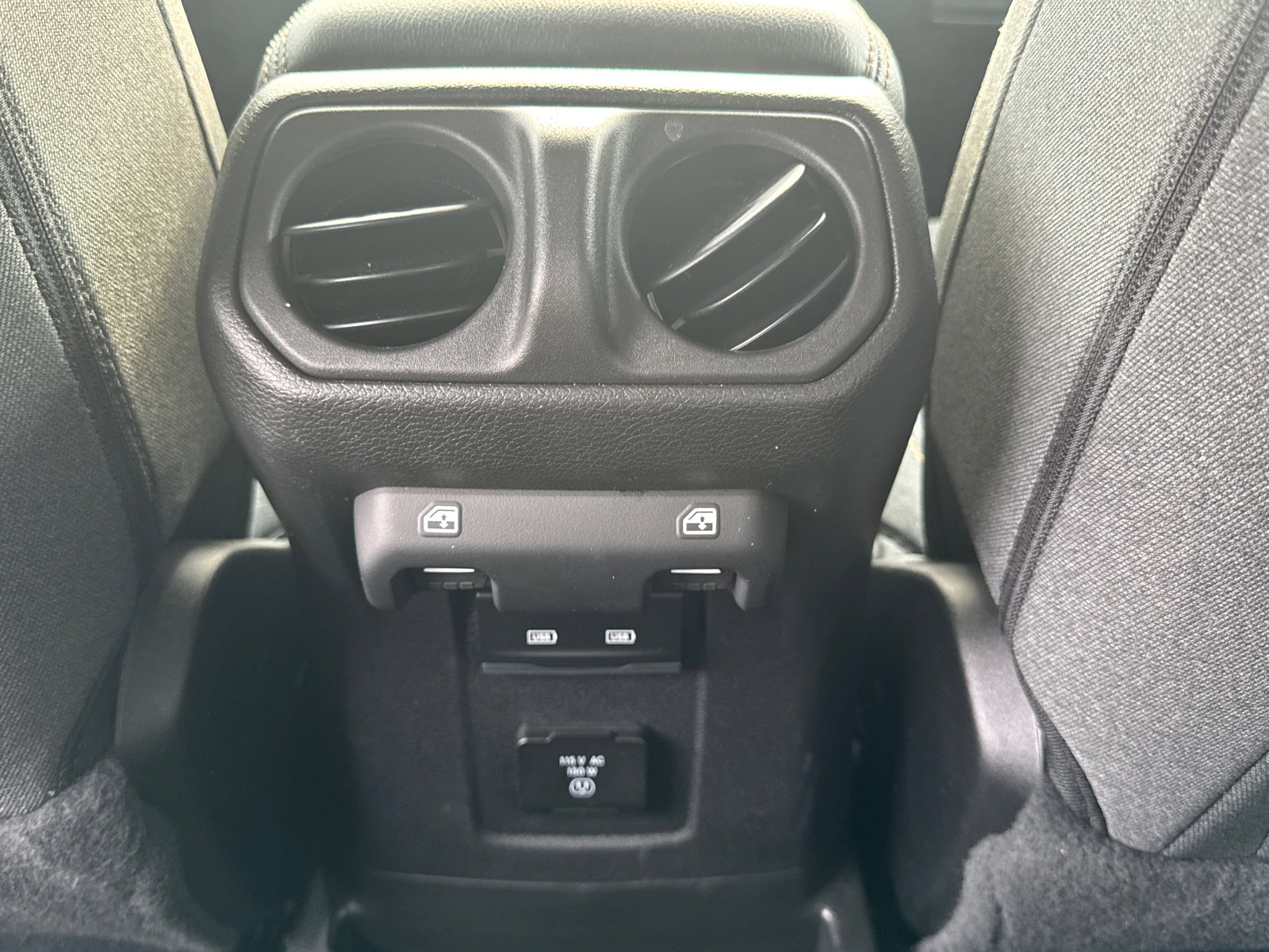 Used 2025 Jeep Wrangler Sahara image 23