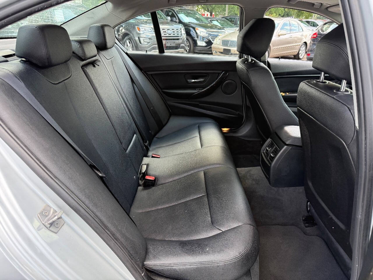 Used 2016 BMW 320i Sedan RWD image 8
