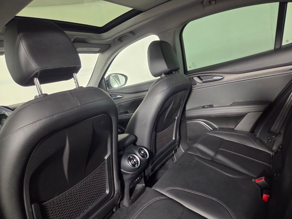 Used 2020 Alfa Romeo Stelvio Ti w/ Active Blind Spot Package AWD/4WD image 25
