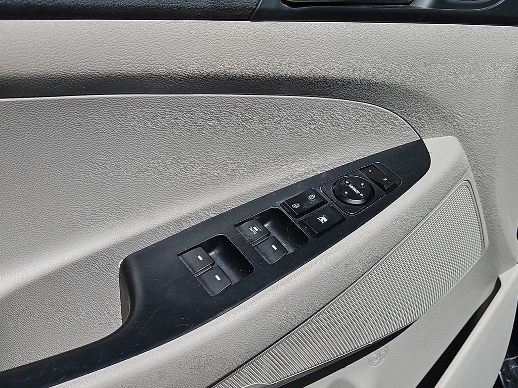 Used 2020 Hyundai Tucson Value w/ Cargo Package FWD image 18