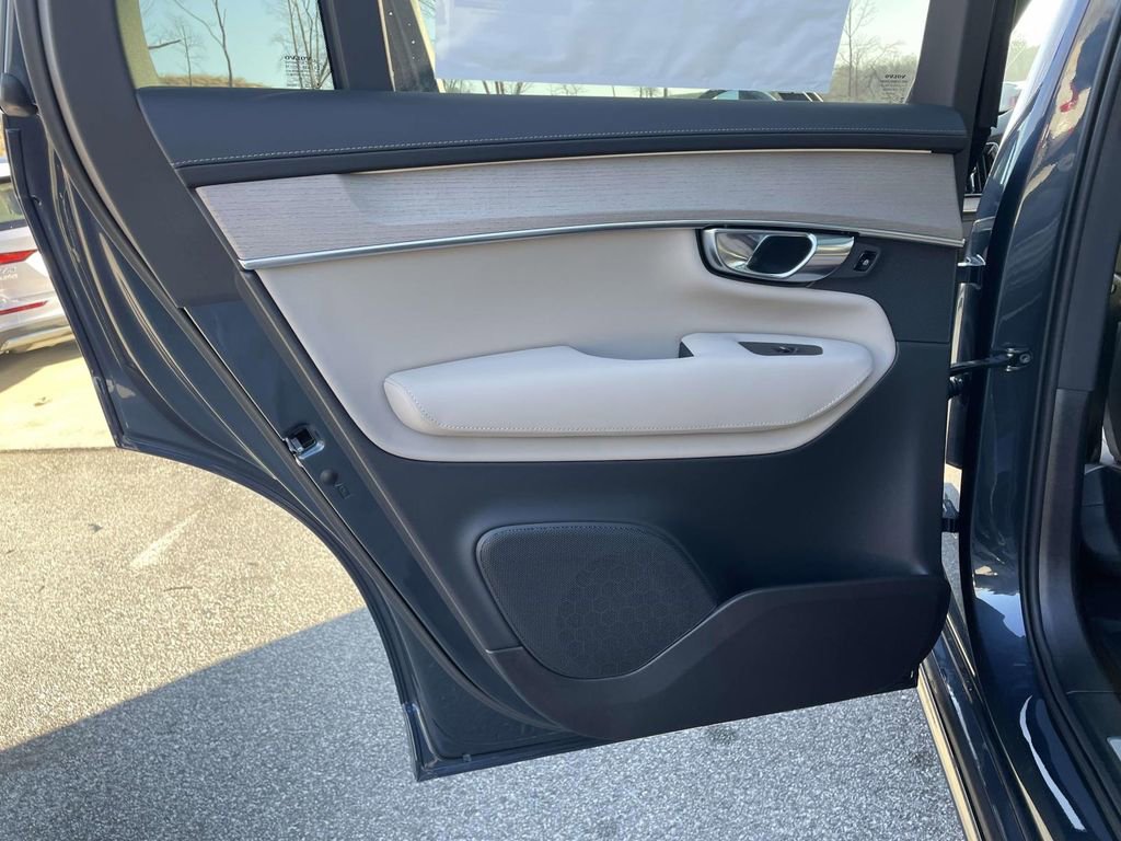 New 2026 Volvo XC90 T8 Plus w/ Protection Package Premier image 2