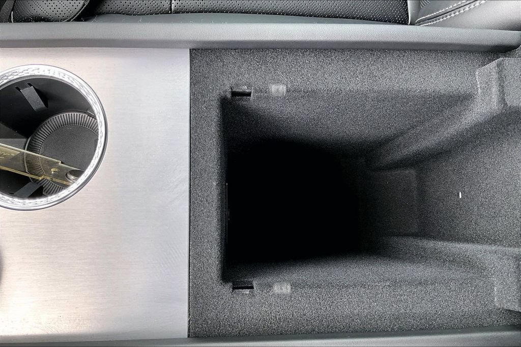 Used 2026 Cadillac Vistiq Platinum w/ LPO, Floor Liner Package AWD/4WD image 16