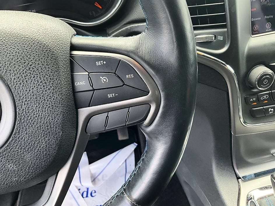 Used 2018 Jeep Grand Cherokee Laredo AWD/4WD image 30