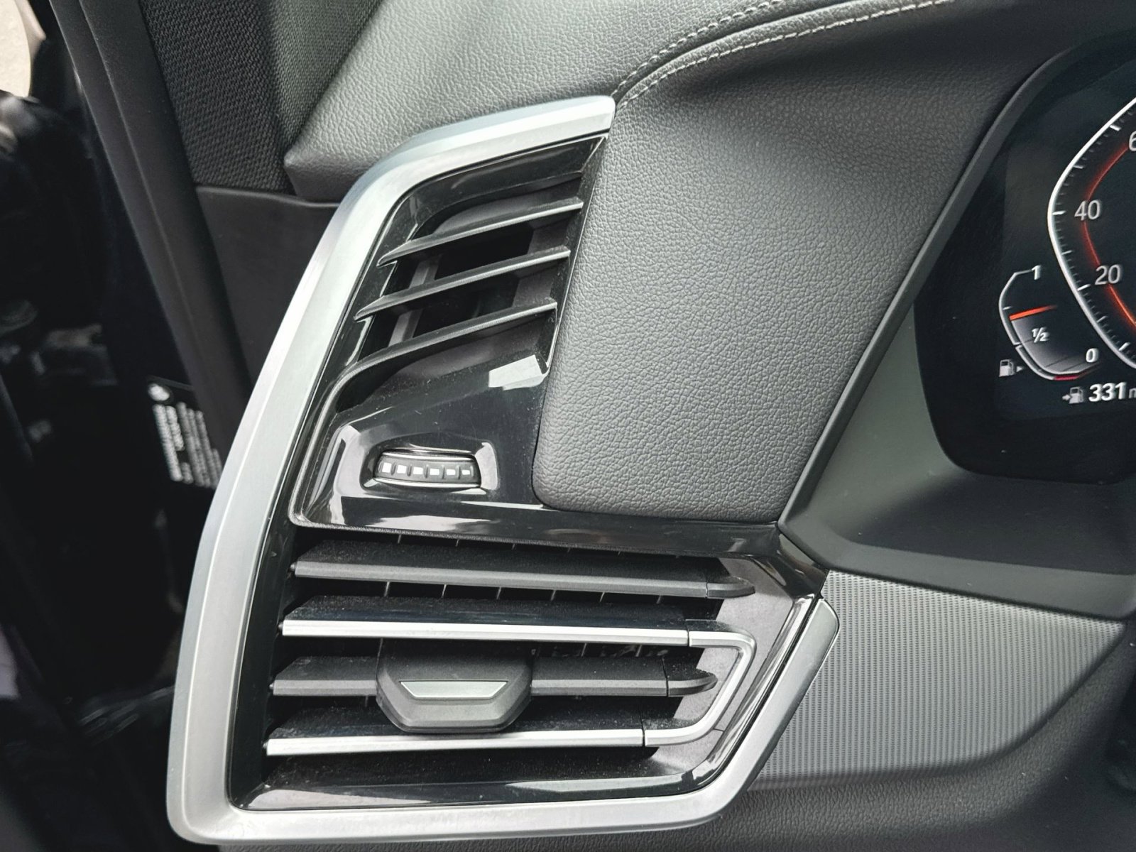 Used 2023 BMW X5 xDrive40i w/ M Sport Package image 22