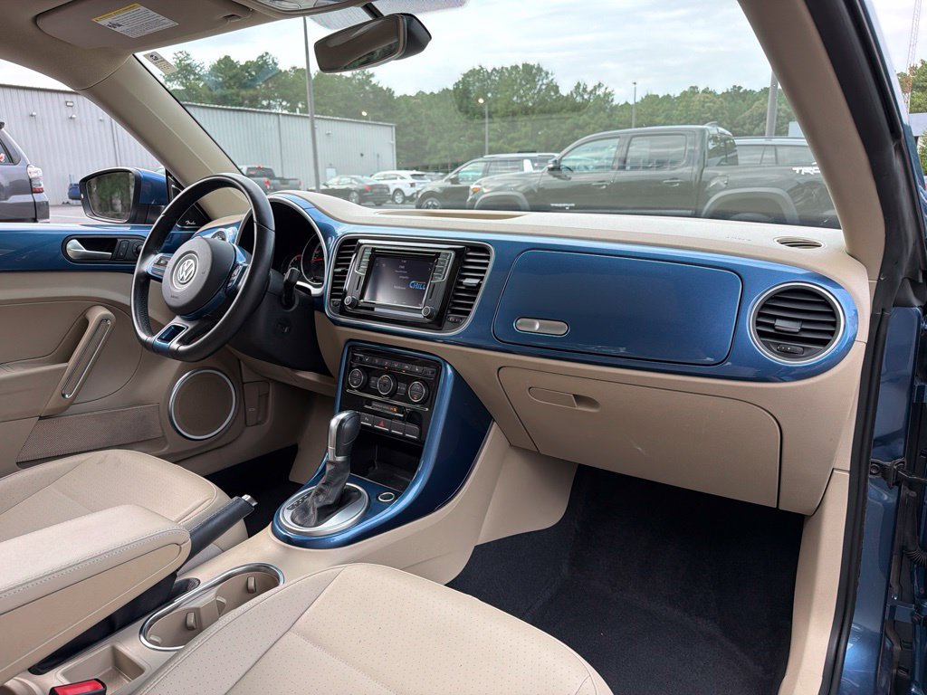 Used 2019 Volkswagen Beetle 2.0T SE w/ SE Premium Package FWD image 9