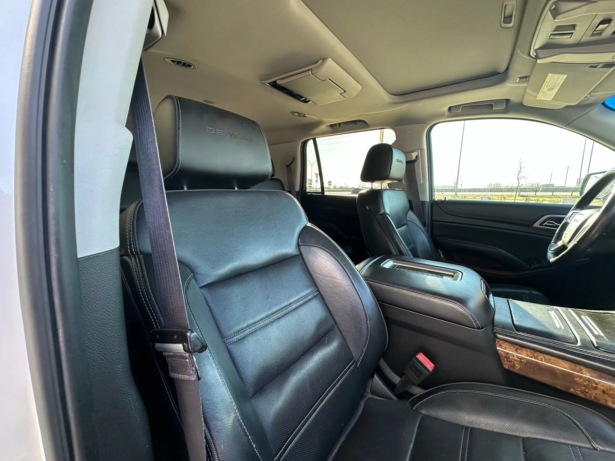 Used 2015 GMC Yukon Denali w/ Premium Package AWD/4WD image 21