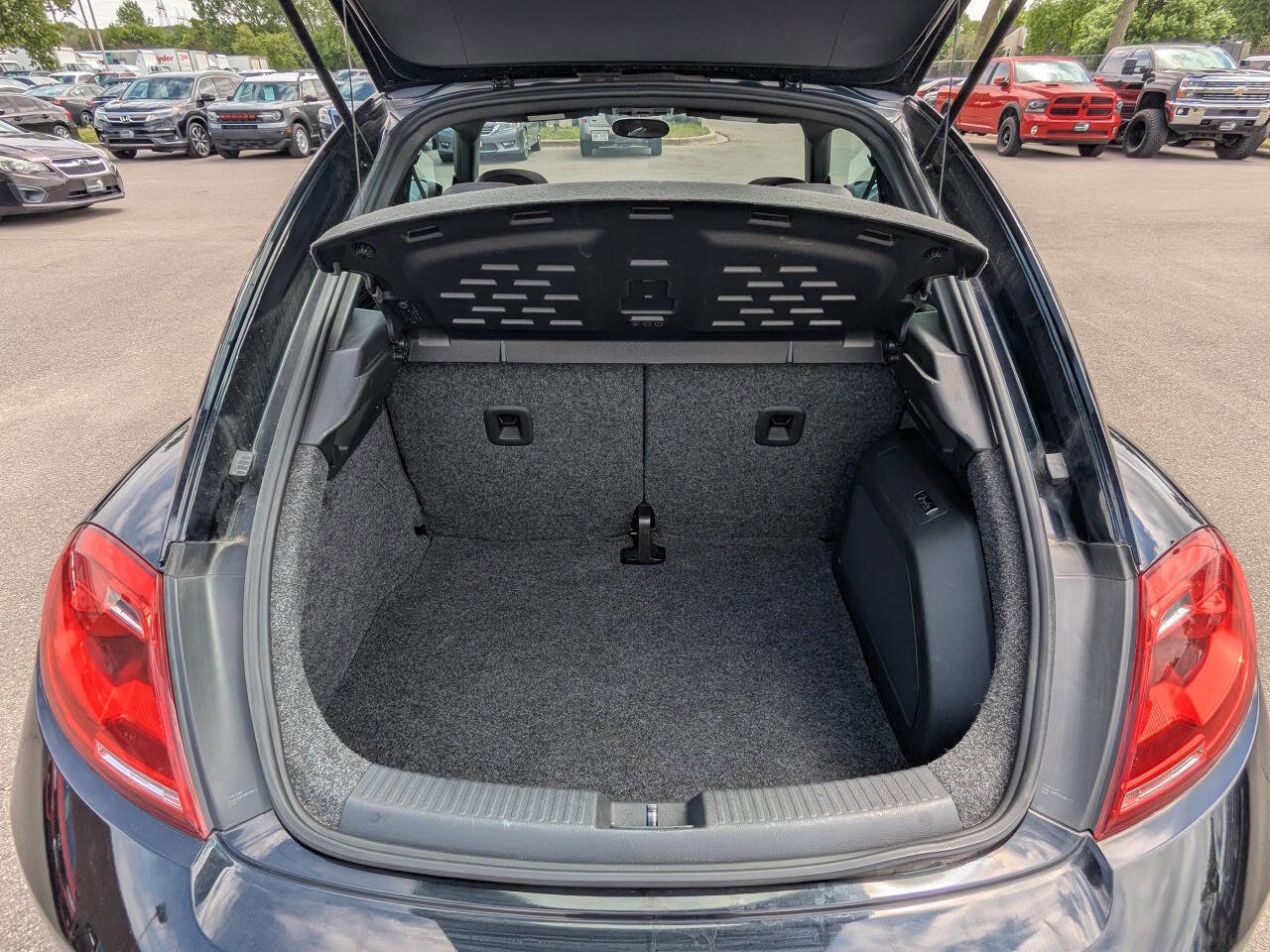 Used 2012 Volkswagen Beetle 2.0T FWD image 28