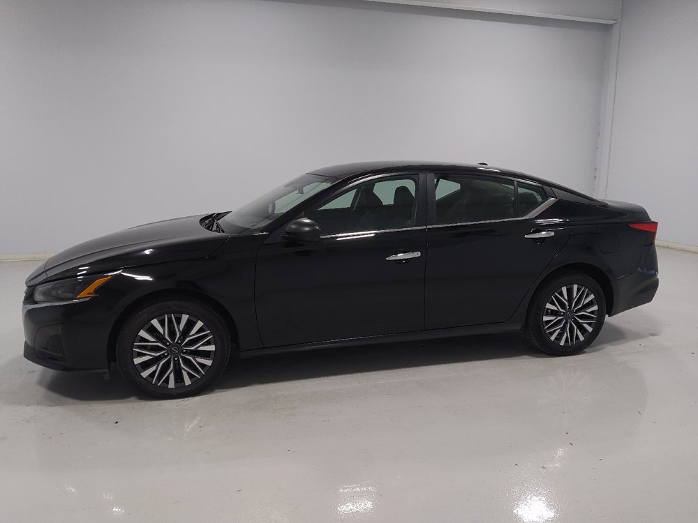 Used 2025 Nissan Altima 2.5 SV AWD/4WD image 2