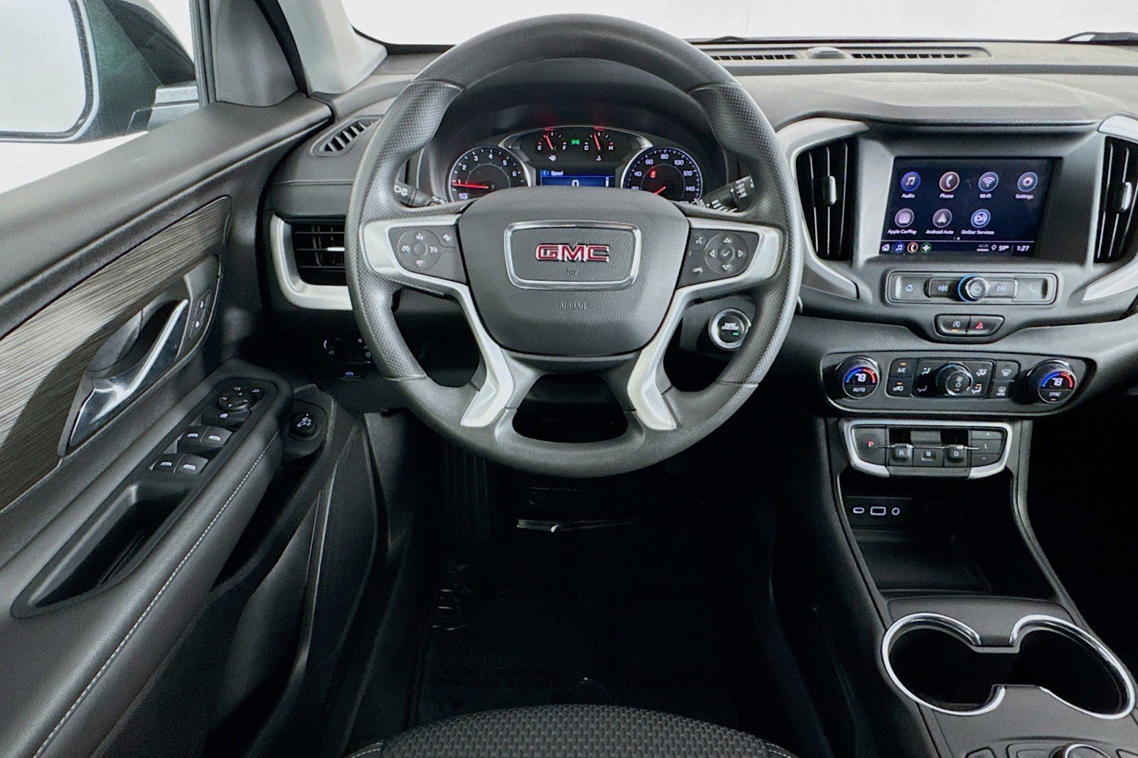 Used 2024 GMC Terrain SLE w/ Driver Convenience Package image 4