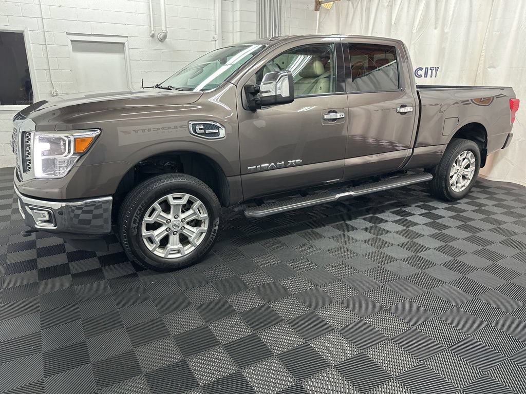 Used 2016 Nissan Titan SL AWD/4WD image 4