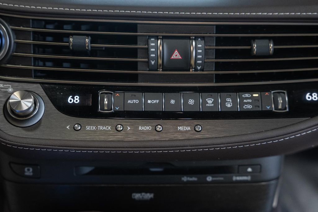 Used 2019 Lexus LS 500h w/ Luxury Package image 22