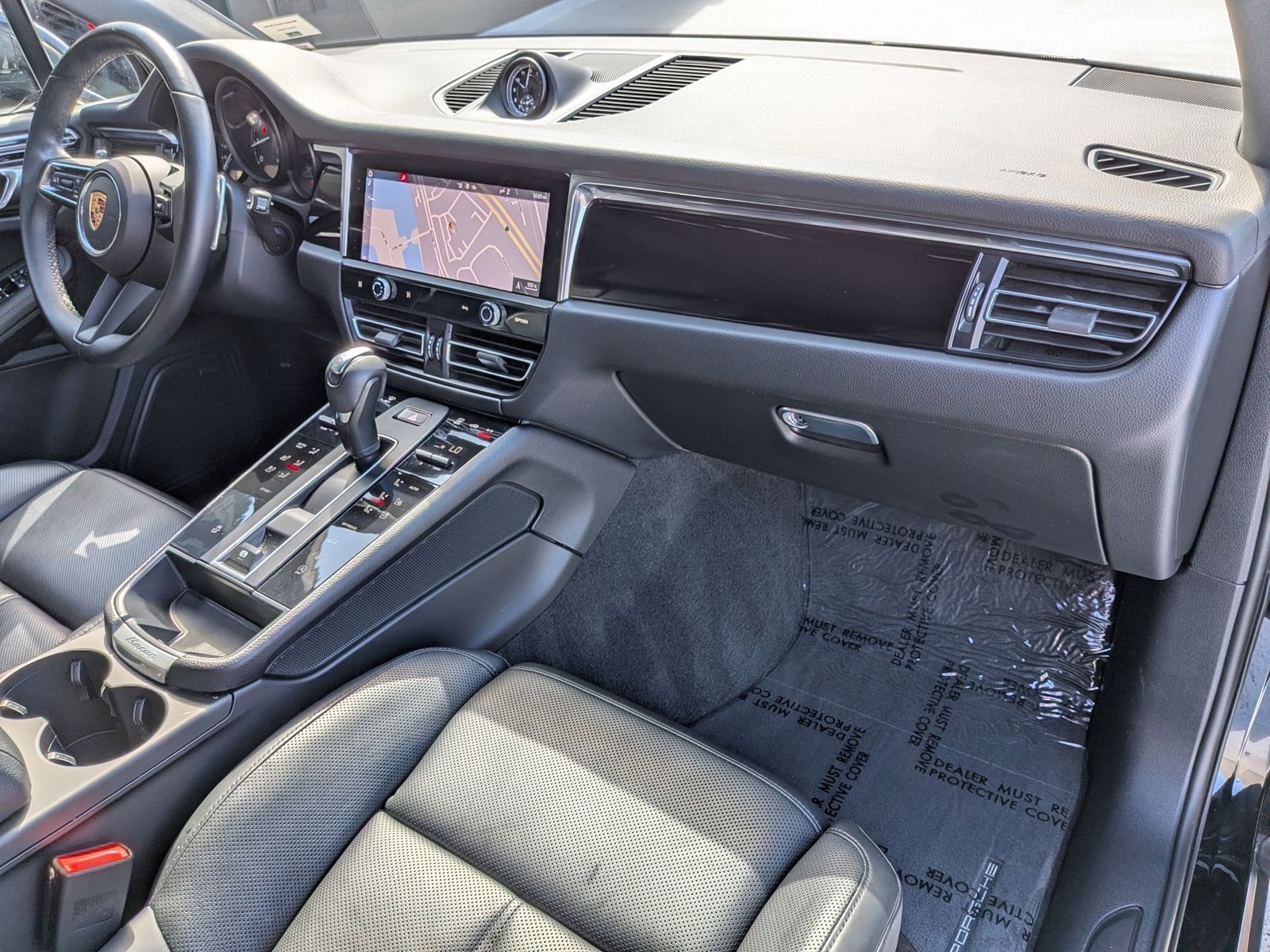 Certified 2024 Porsche Macan AWD/4WD image 25