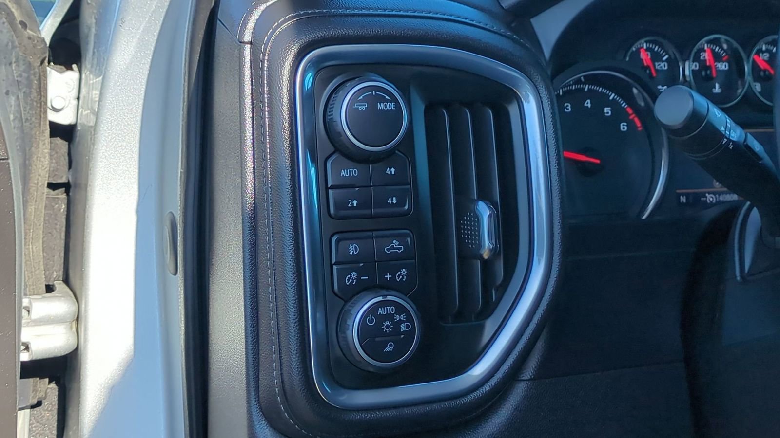 Used 2020 Chevrolet Silverado 1500 LT Trail Boss image 19