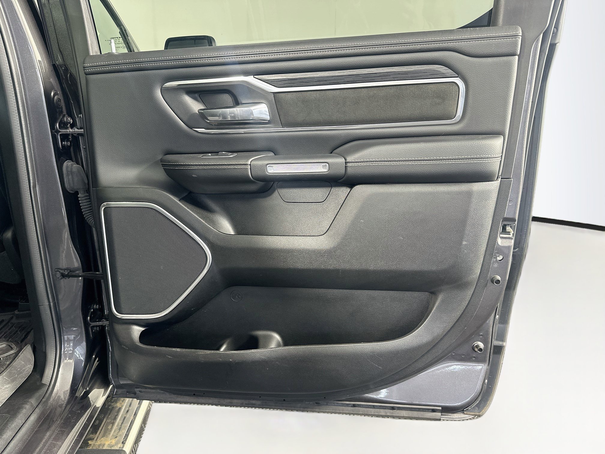 Used 2023 RAM 1500 Laramie AWD/4WD image 31