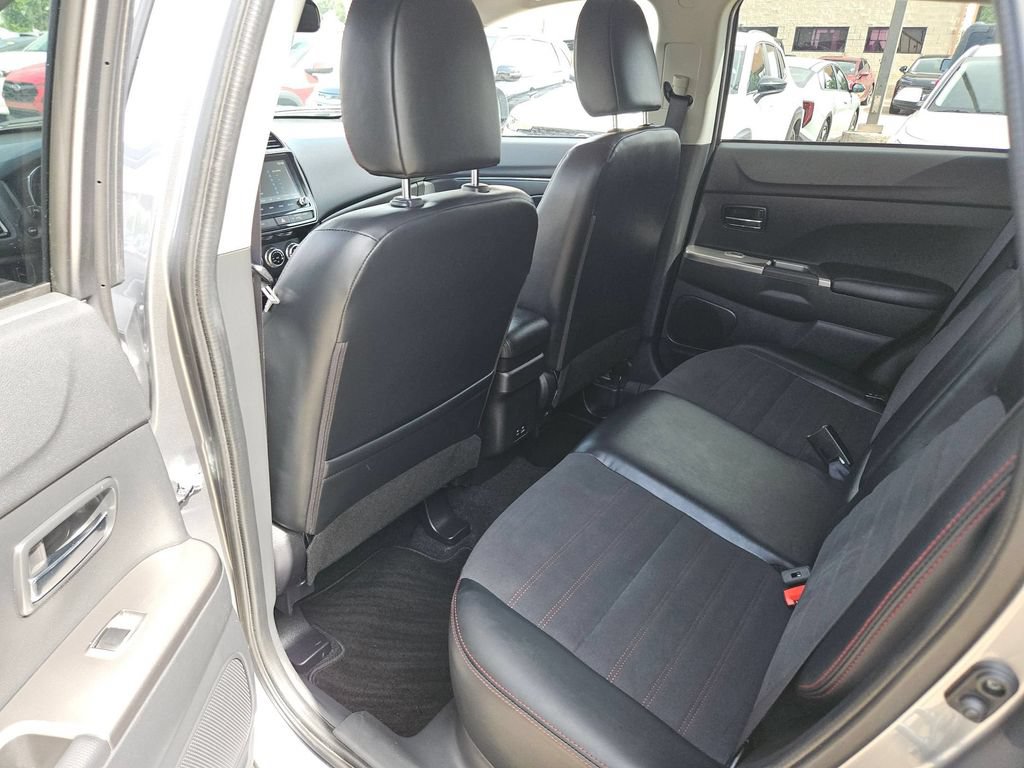 Used 2025 Mitsubishi Outlander Sport SE AWD/4WD image 28