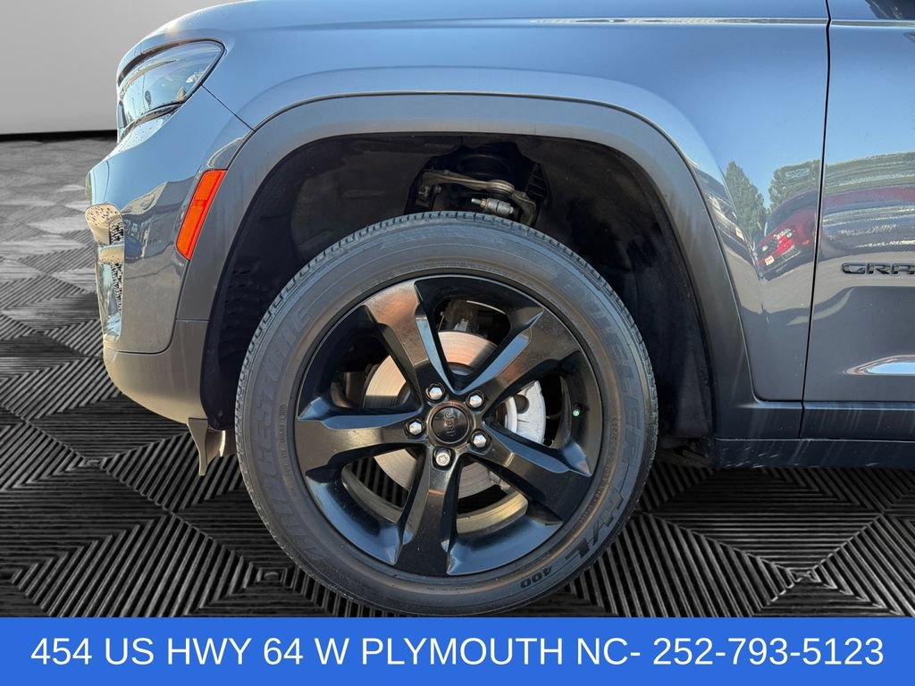 Used 2025 Jeep Grand Cherokee Altitude AWD/4WD image 14