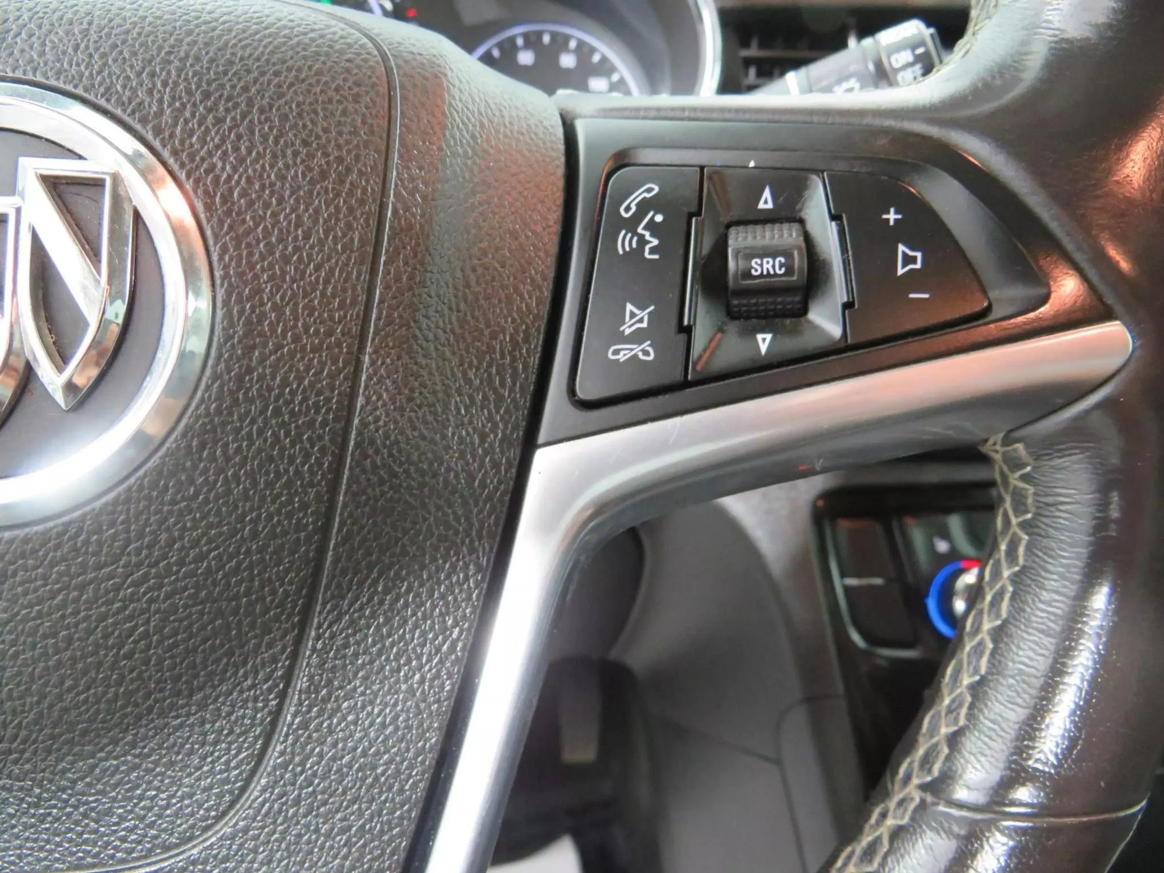 Used 2020 Buick Encore Essence image 17