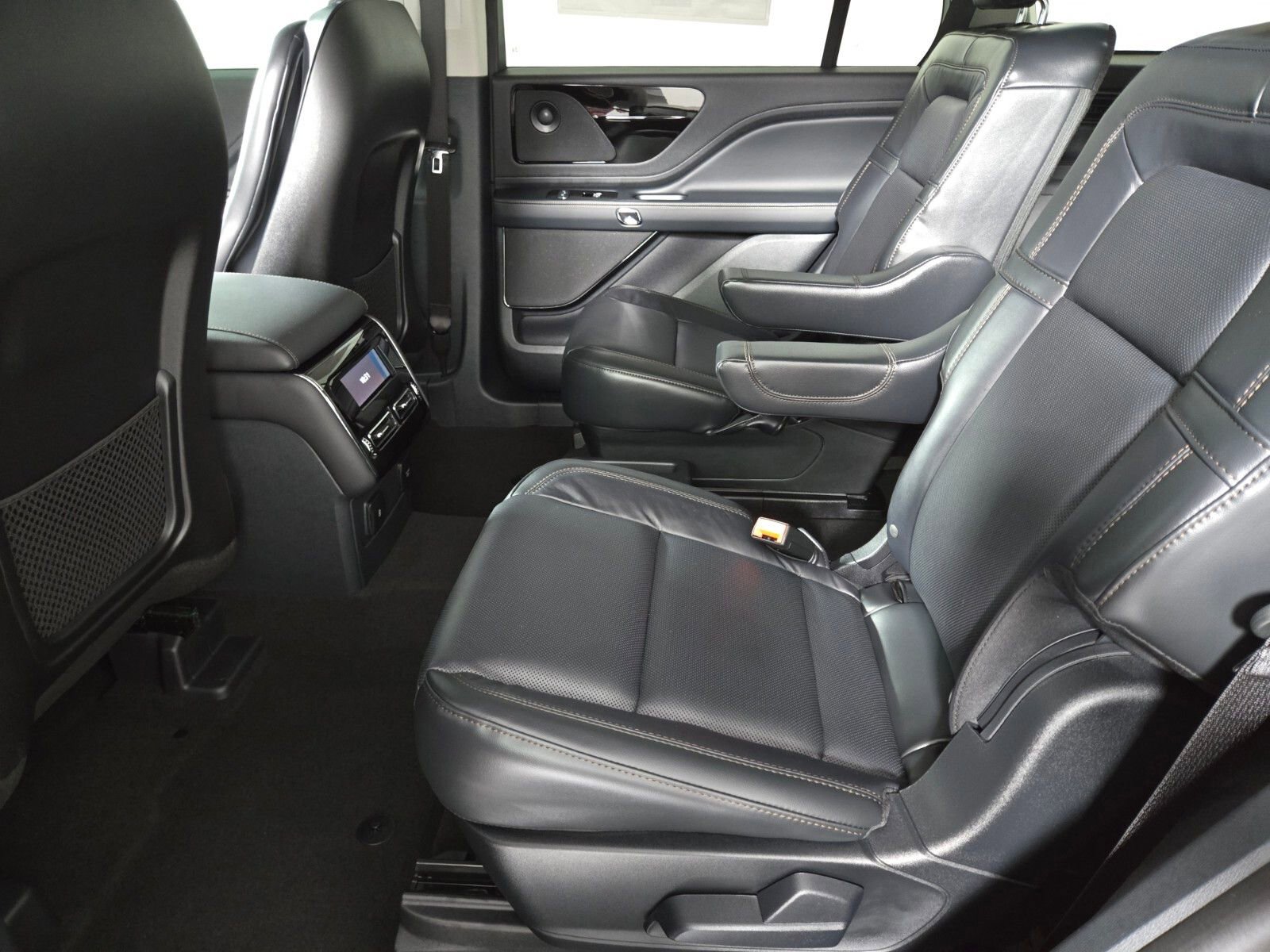 New 2026 Lincoln Aviator Reserve w/ Jet Appearance Package image 14