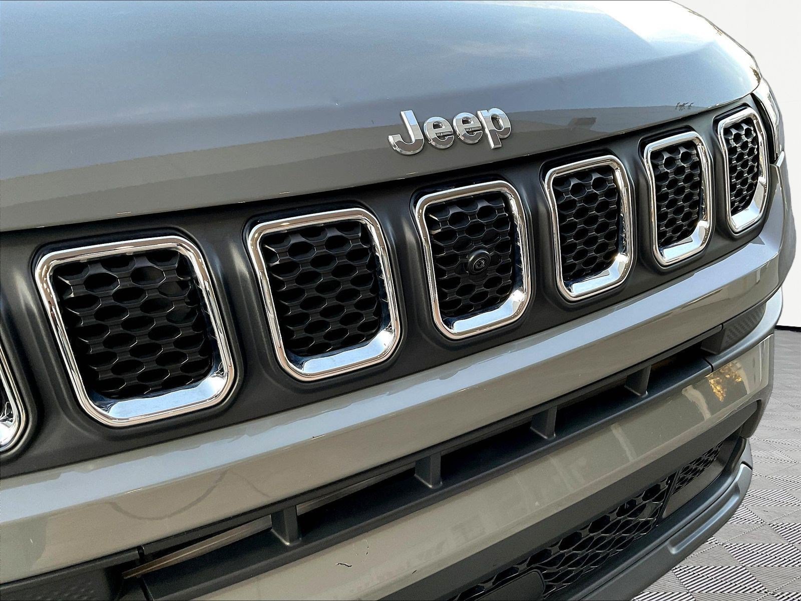 Used 2023 Jeep Compass Latitude w/ Sun and Sound Group AWD/4WD image 33