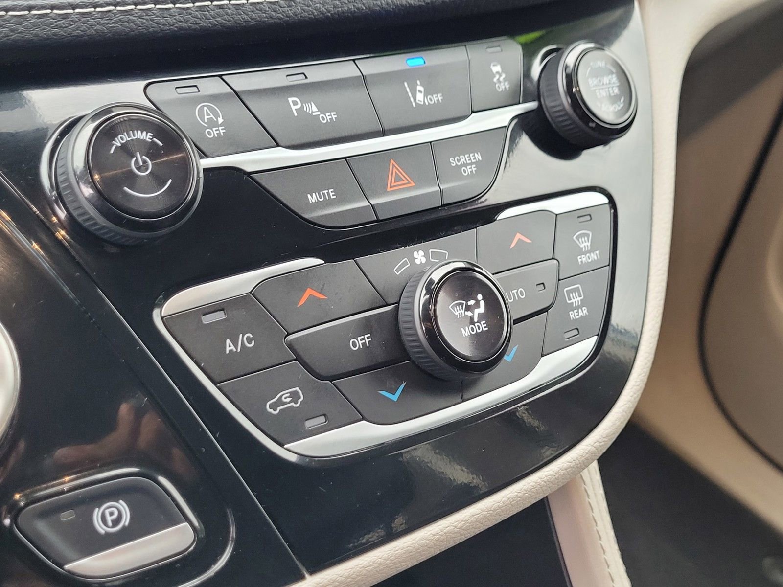 Used 2024 Chrysler Pacifica Limited image 20