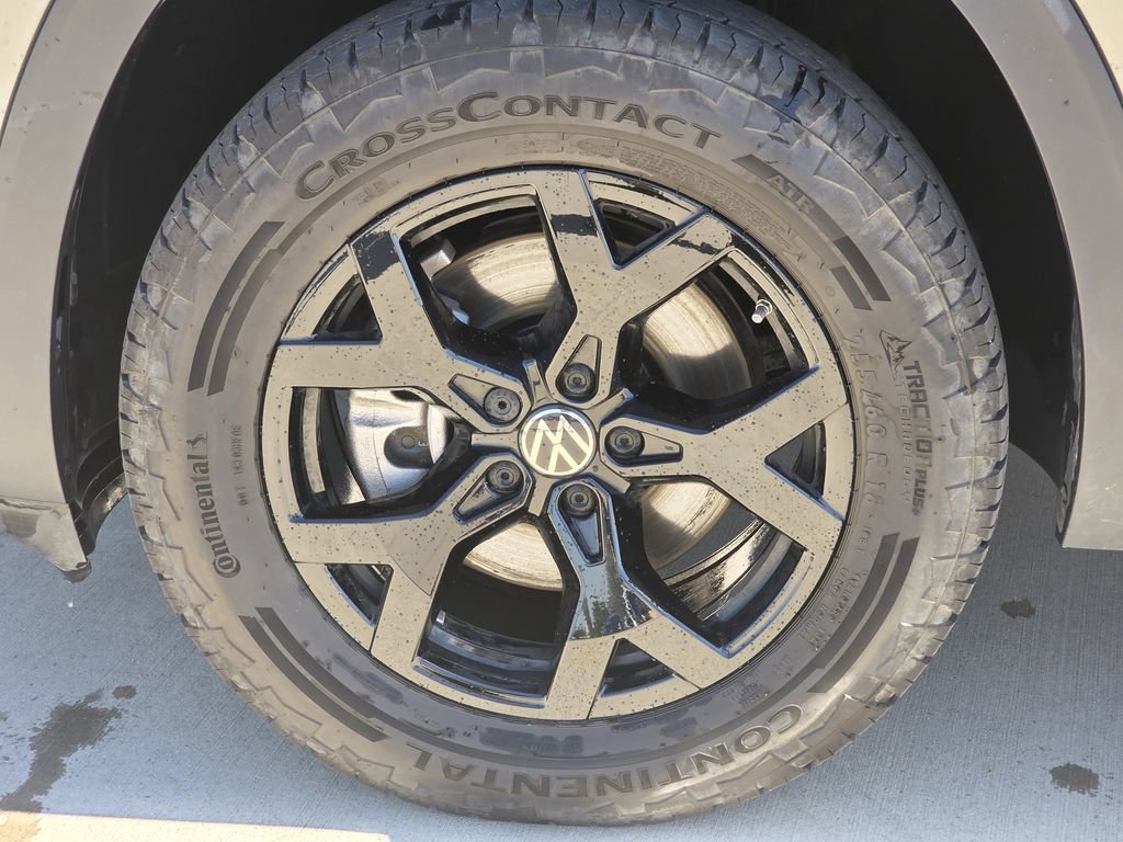 Used 2025 Volkswagen Atlas Peak Edition SE image 9