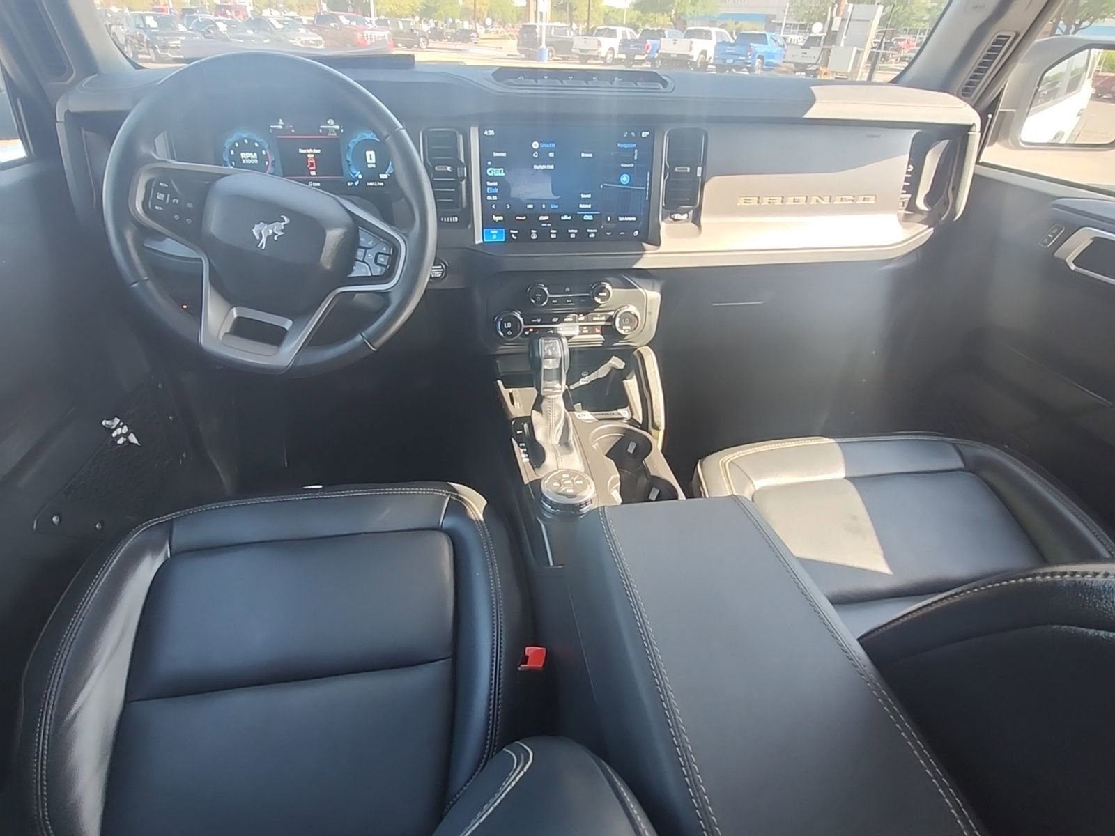 Used 2025 Ford Bronco Badlands image 8