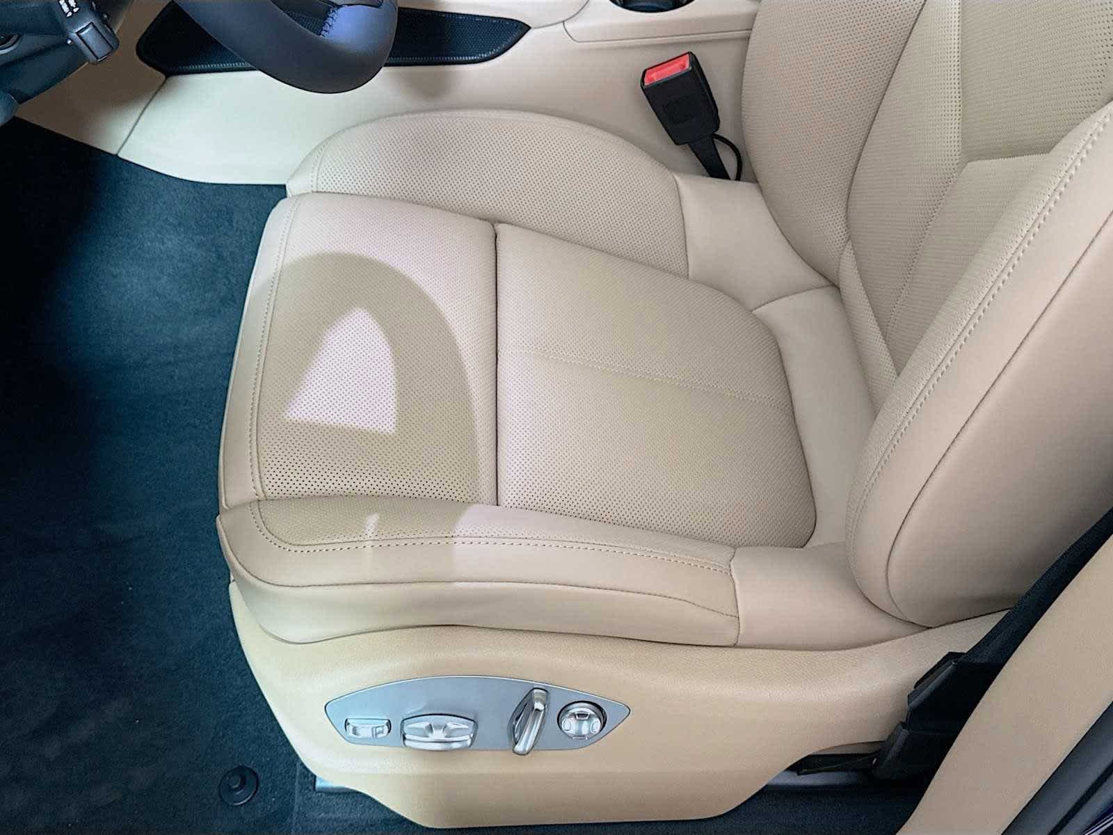 New 2025 Porsche Macan AWD/4WD image 15