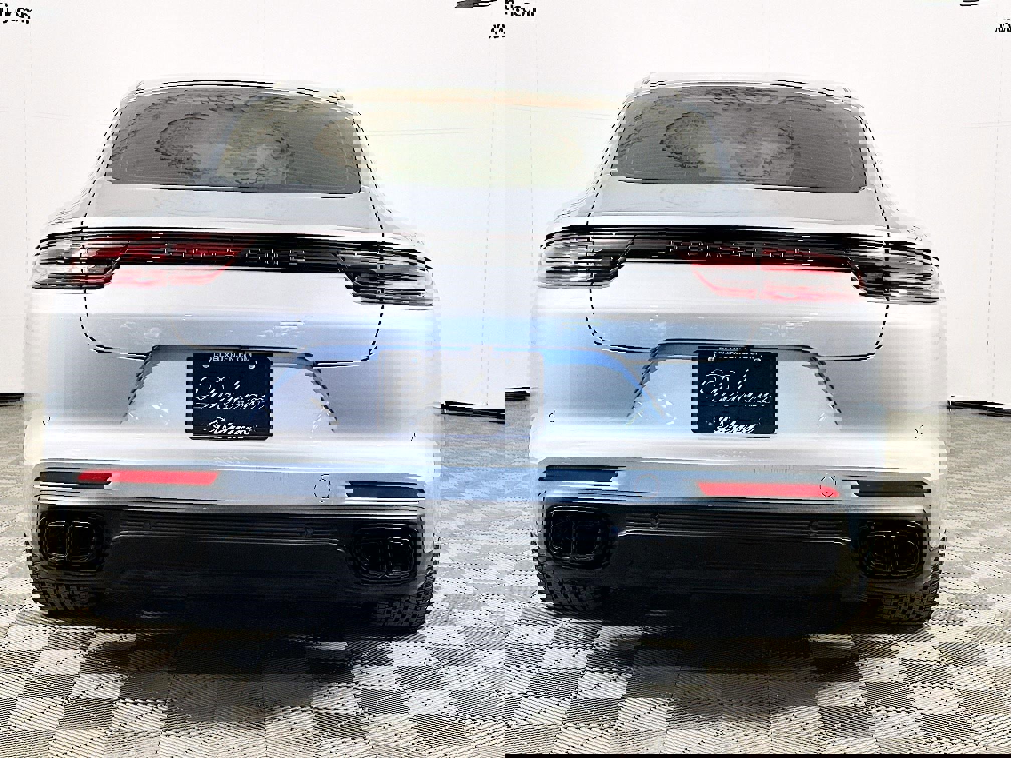 Used 2018 Porsche Panamera 4 image 5