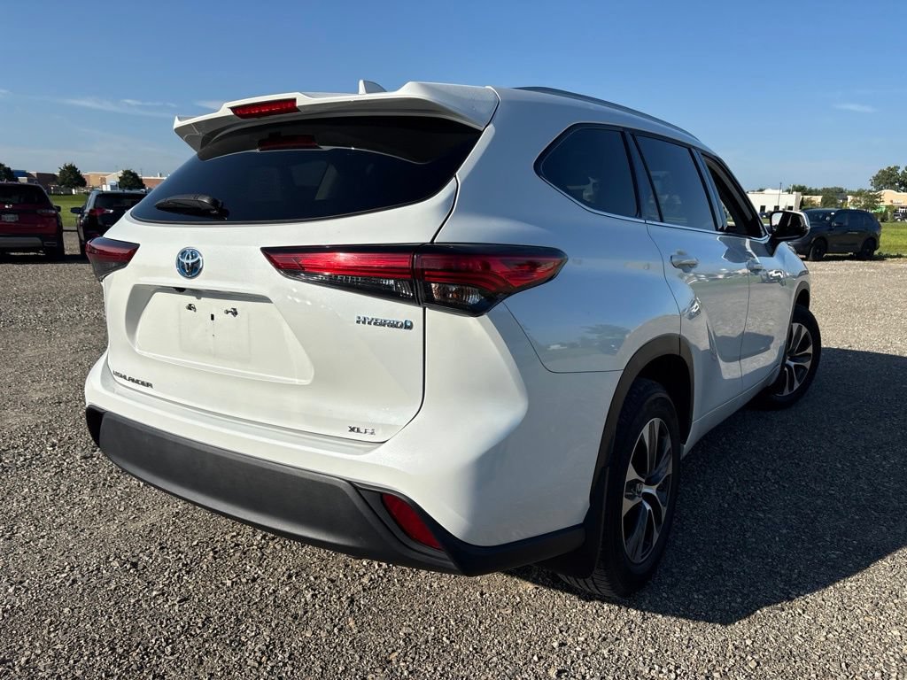 Used 2022 Toyota Highlander XLE AWD/4WD image 12