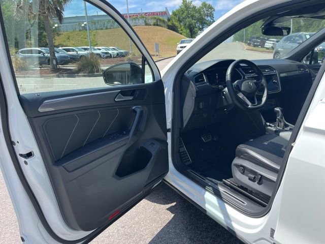 Used 2024 Volkswagen Tiguan SE R-Line image 4