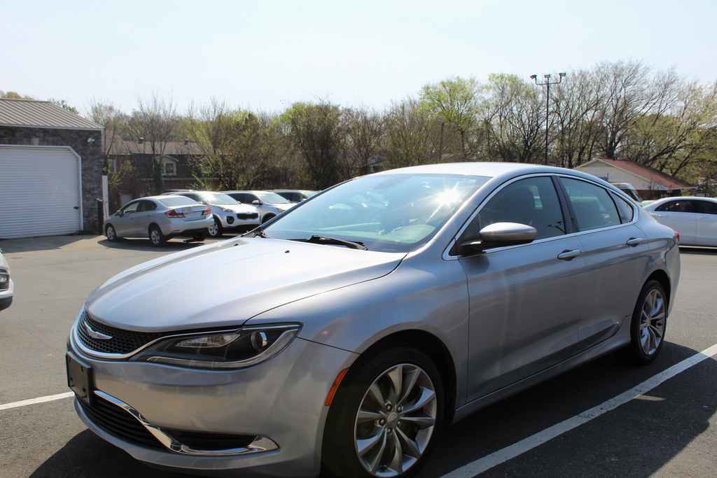 Used 2016 Chrysler 200 Limited image 1