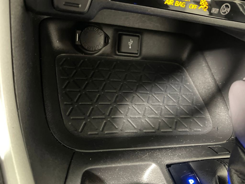 Used 2021 Toyota RAV4 XLE Premium image 30