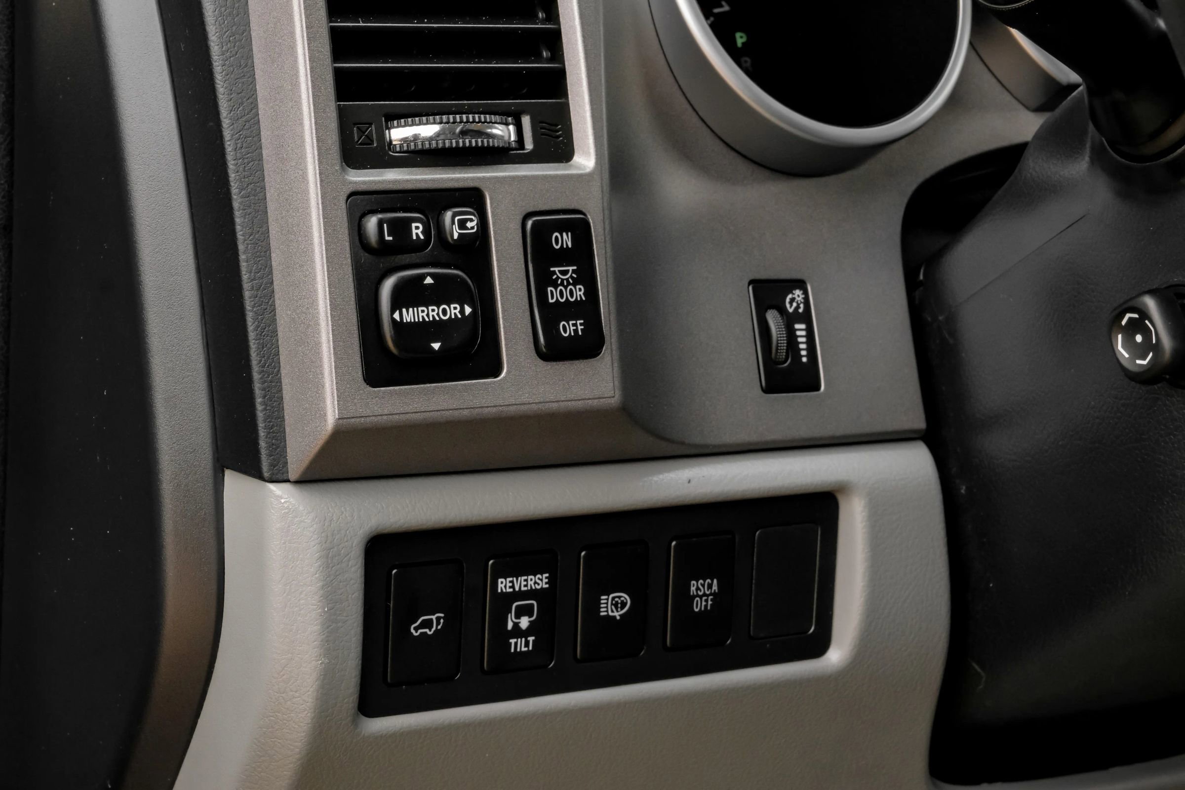 Used 2011 Toyota Sequoia Platinum AWD/4WD image 29