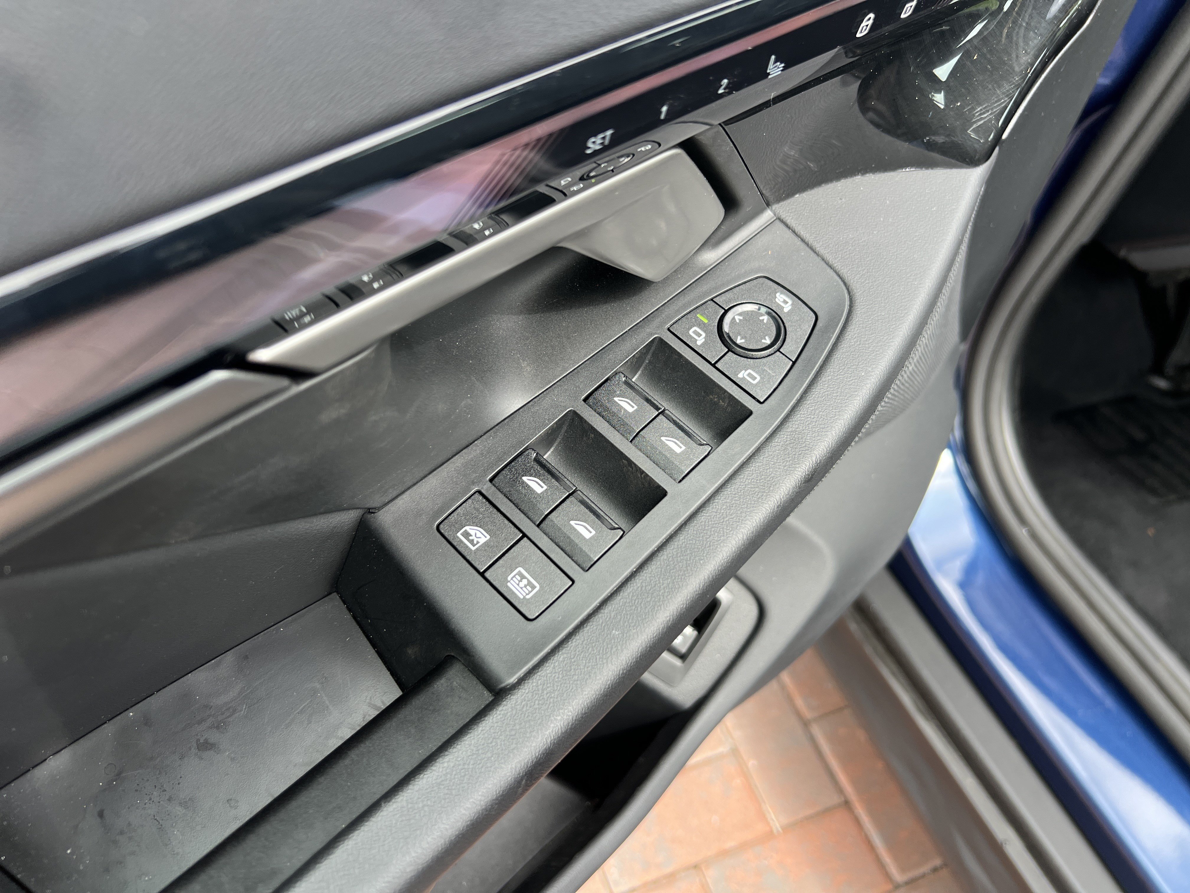 Used 2025 BMW 540i xDrive AWD/4WD image 15
