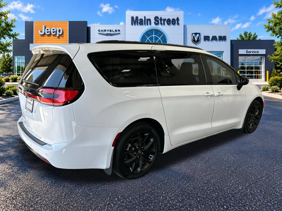 Used 2026 Chrysler Pacifica Select w/ S Appearance Package FWD image 5