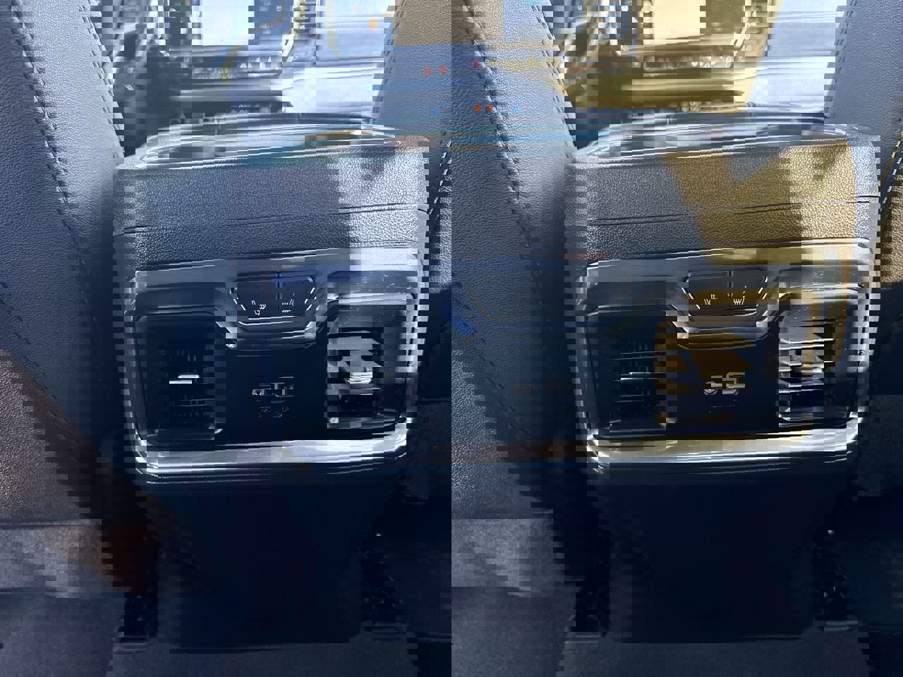 Used 2022 Chevrolet Silverado 1500 LTZ w/ LTZ Premium Package image 20