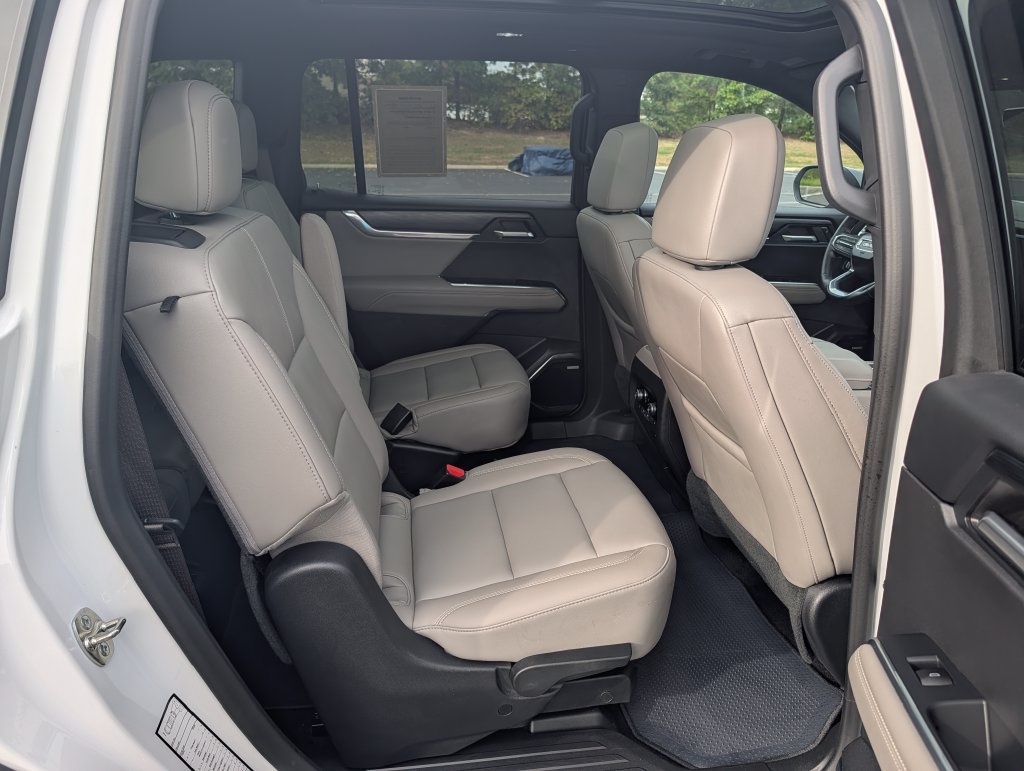 Used 2026 GMC Acadia Elevation w/ Elevation Premium Package FWD image 13