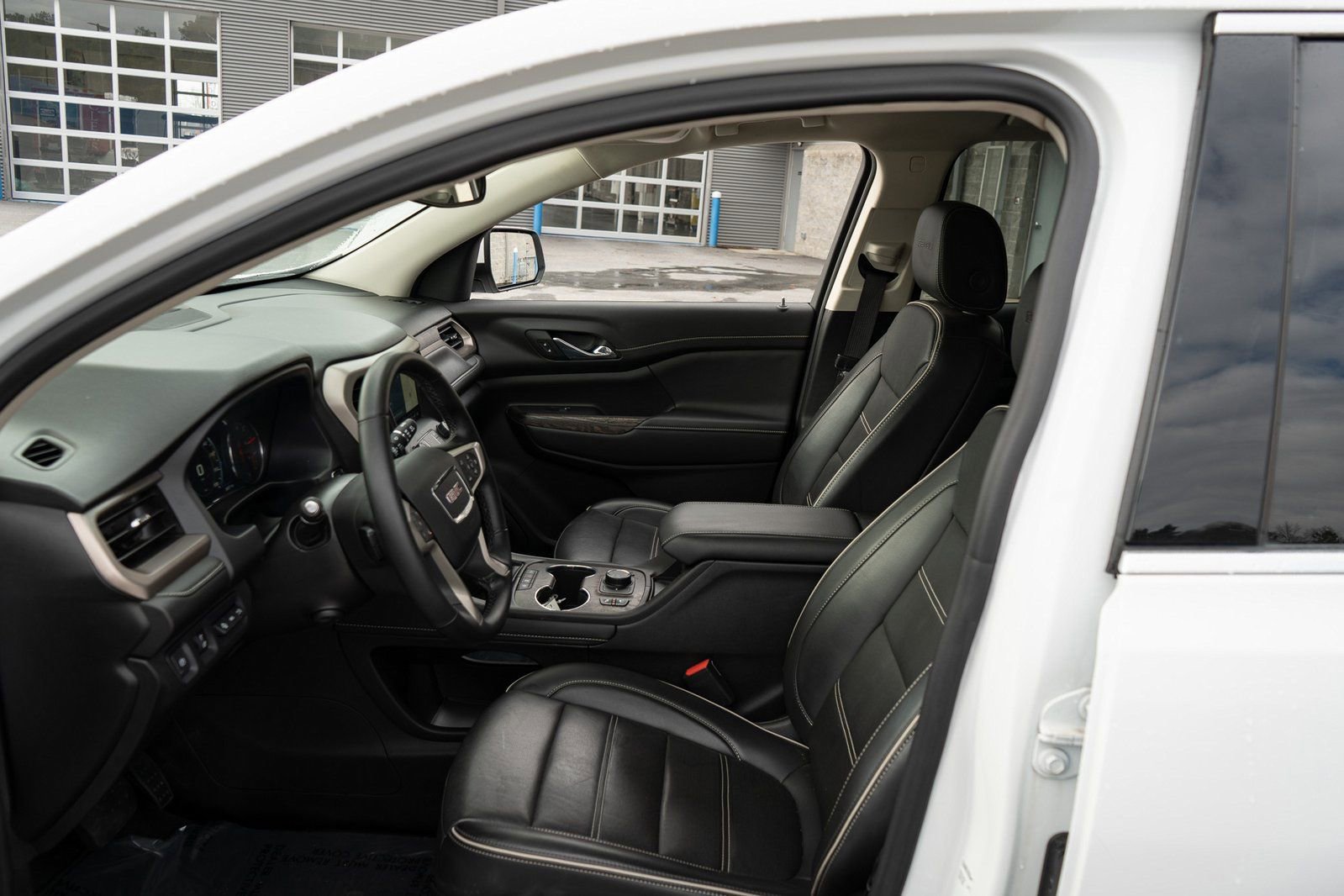 Used 2023 GMC Acadia Denali AWD/4WD image 14