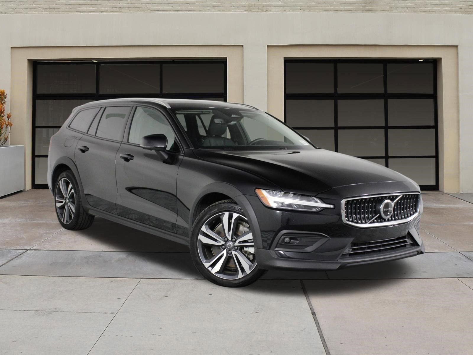 Certified 2025 Volvo V60 B5 Cross Country Plus image 34